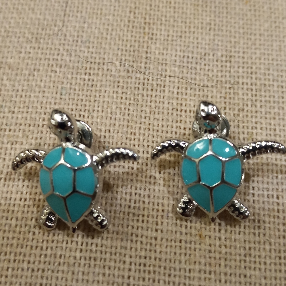 $6 New Earrings - Picture 1 of 1
